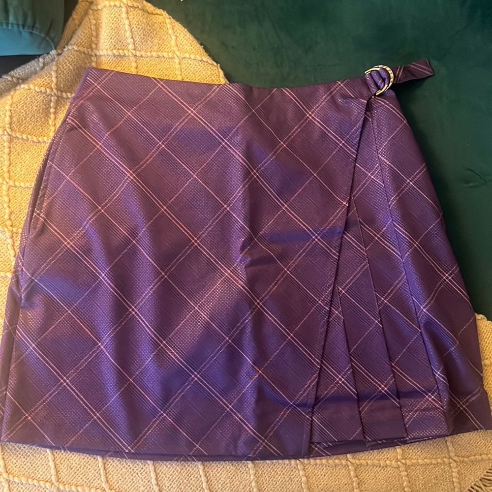 Greg Norman Ladies Regal 18” pull on stretch golf skorts